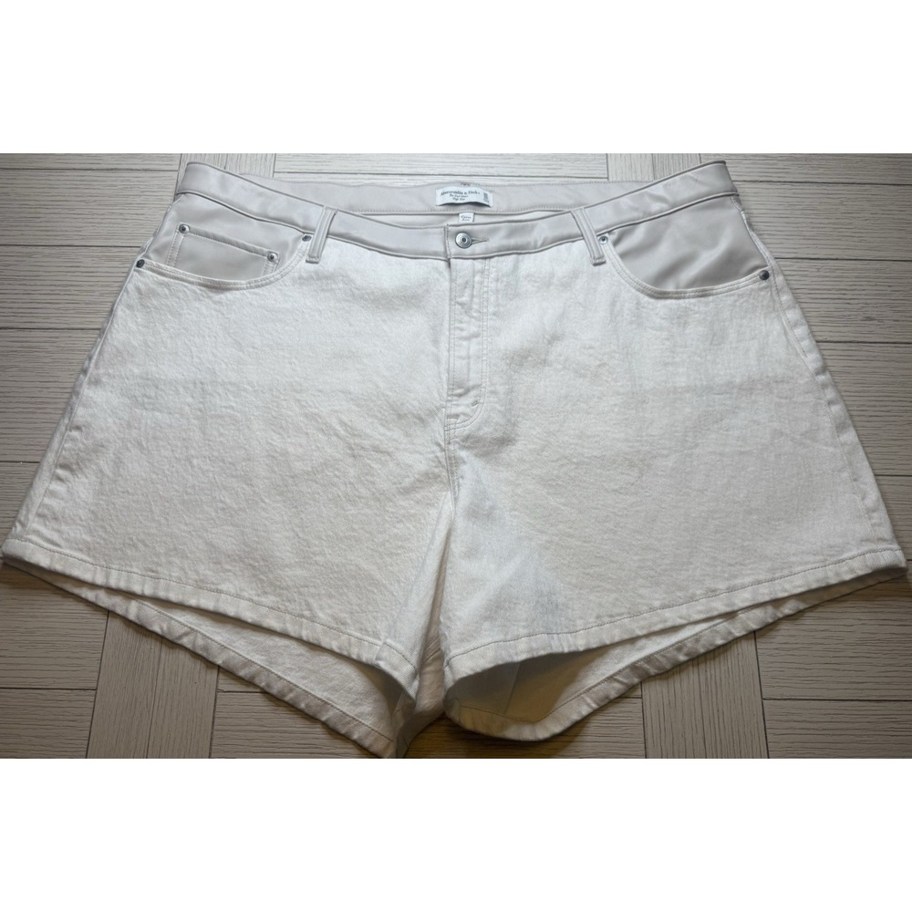 Abercrombie & Fitch Womens 36" High Rise Dad Short Faux Leather Waist Curve Love